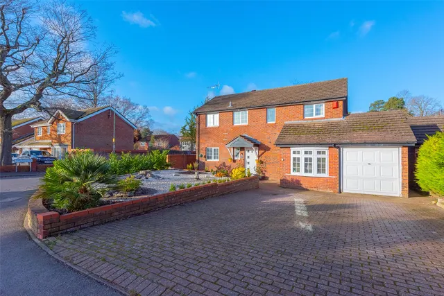 Fleet Road, Farnborough, Hampshire, GU14 9RG, photo 1