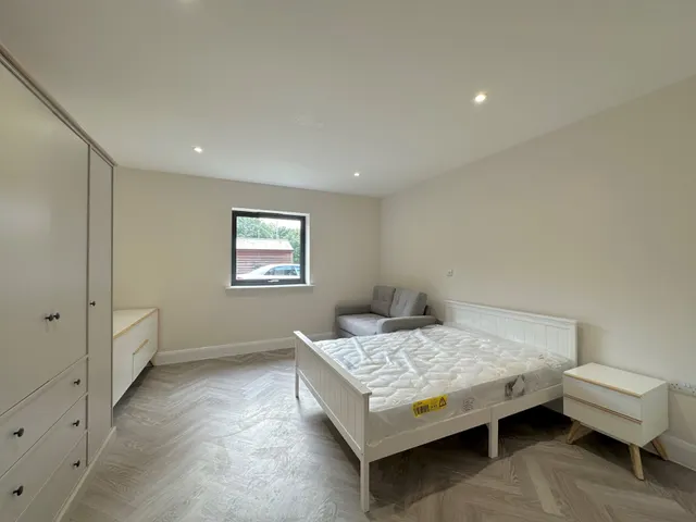 Photo 2 — Room 16, Waterside House Woodley Headland, Milton Keynes, Peartree Bridge, MK6 3FE