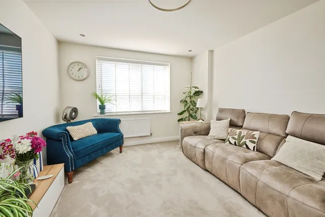 Langsett Gardens, Hampton Water, PE7, photo 3