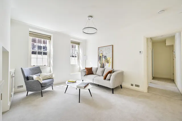 Photo 2 — 2 Vale Court, 21 Mallord Street, London