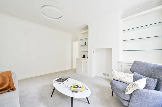 Photo 3 — 2 Vale Court, 21 Mallord Street, London