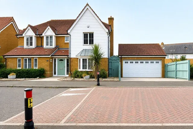 Alexandra Corniche, Hythe, Kent, CT21, photo 1