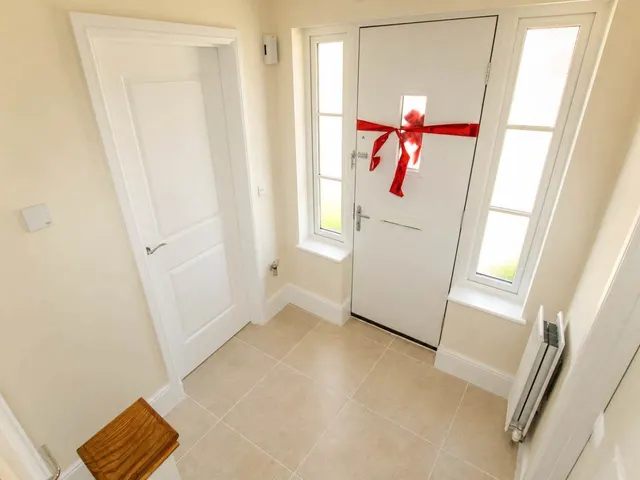Thackeray Drive, Warfield, RG42, photo 2