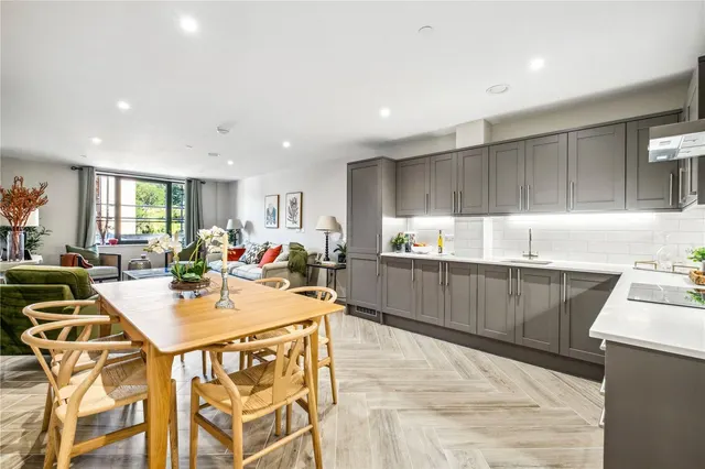 Fallsbrook Road, London, SW16, photo 1