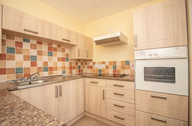 Photo 2 — 38 Holman Close, Waterlooville, PO8 8HD