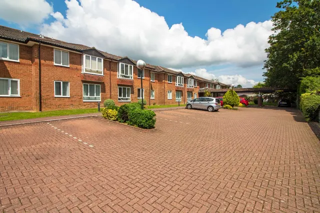 38 Holman Close, Waterlooville, PO8 8HD, photo 1