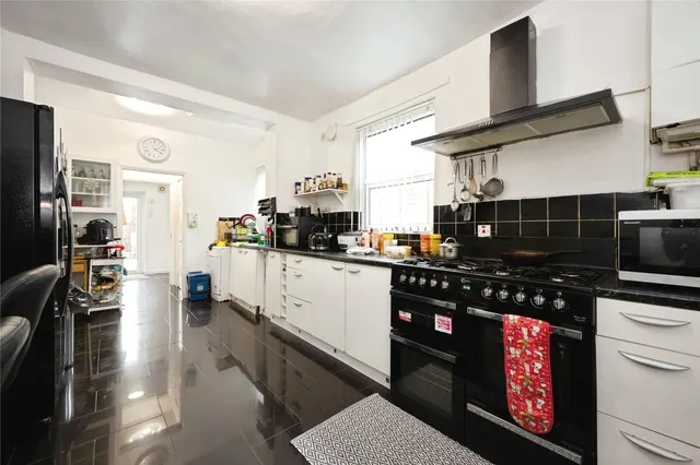 Photo 3 — Granville Road, LUTON, Bedfordshire, LU1
