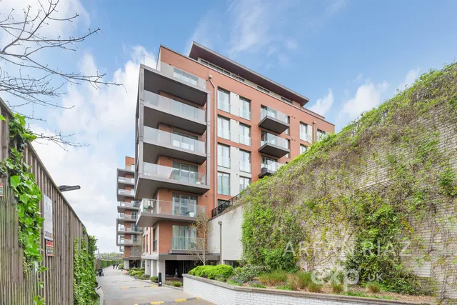 2 bedroom flat — Orwell Building, Heritage Lane, West Hampstead, London, NW6