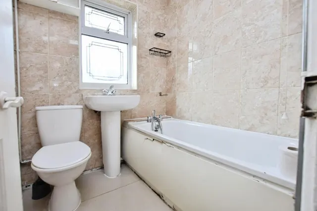 Pondfield Road, Dagenham, RM10, photo 2