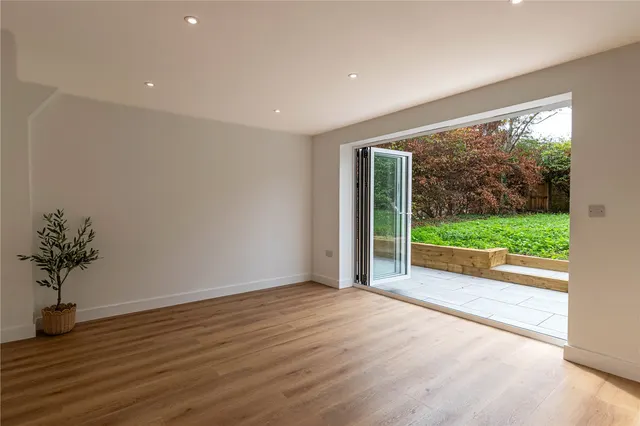 Kingsley Road, Eversley, RG27, photo 3
