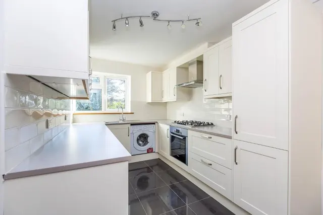 Gladeside Court, Warlingham, photo 3