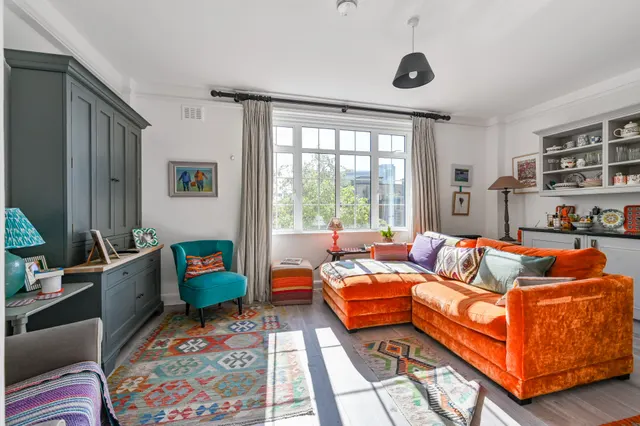 Photo 2 — Flat 509, Endsleigh Court, Upper Woburn Place, London