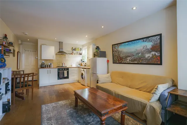 Gleneagle Road, London, SW16, photo 1