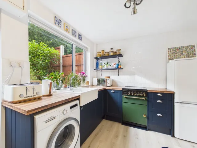 School Lane, Beeston, NG9, photo 3