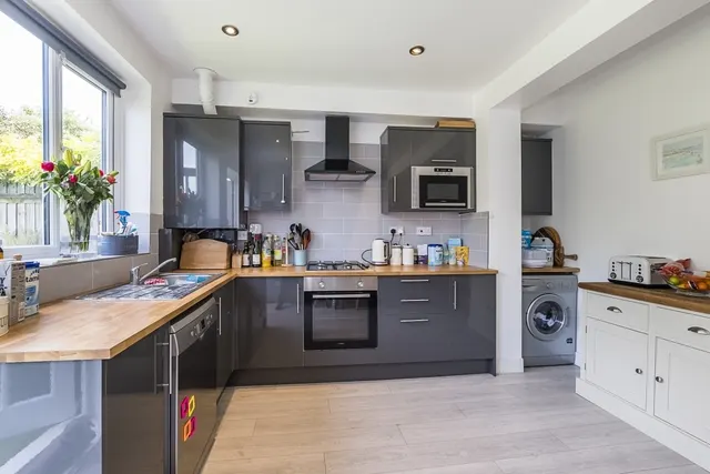 Photo 3 — Aldren Road Earlsfield SW17