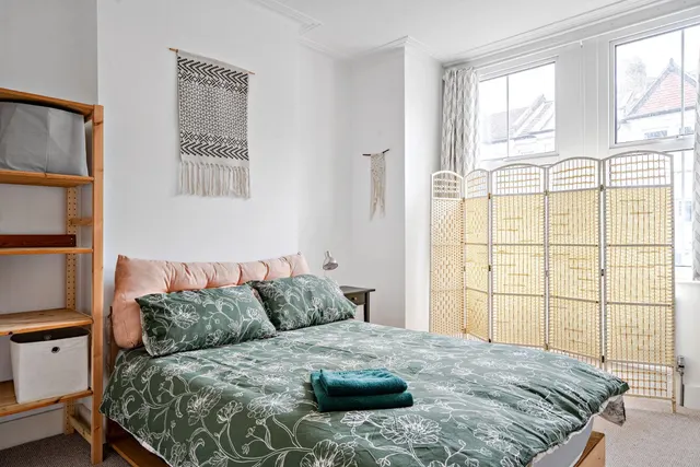 2 bedroom flat — Sangley Road, South Norwood, London, SE25