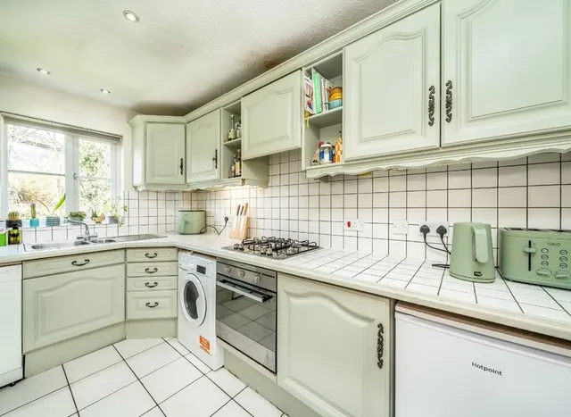 Photo 3 — Catherine Drive, Richmond, TW9