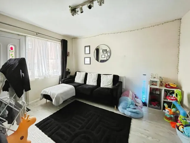 Willowbrook Drive, Cheltenham, GL51, photo 2