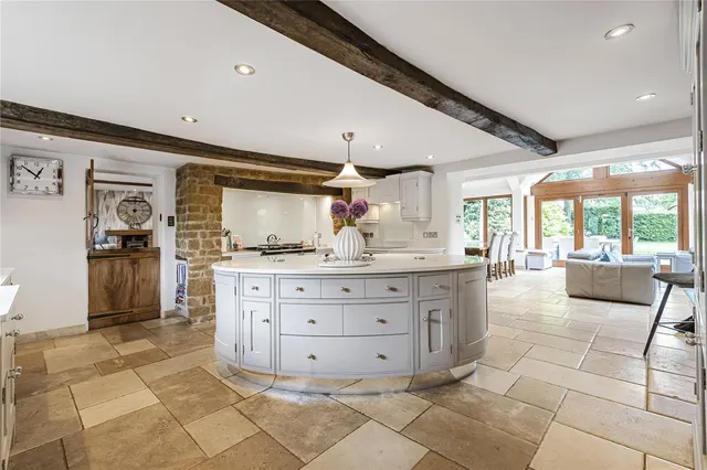 Upper Harlestone, NN7, photo 2