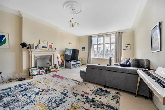 Photo 2 — Flat 4, 29 Belsize Park Gardens, London