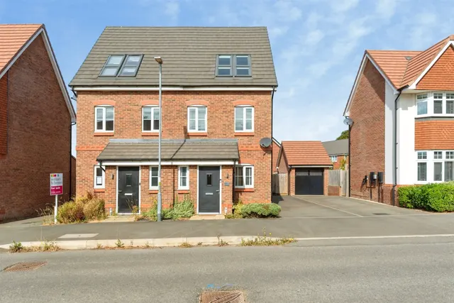 Queen Eleanor Avenue, GRANTHAM, photo 1
