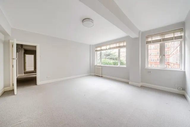 Balham High Road, Balham, SW17, photo 1