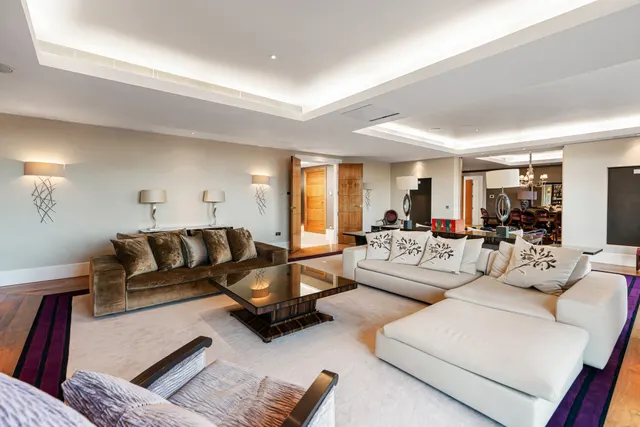 Photo 3 — Allingham Court, The Bishops Avenue, Hampstead, London