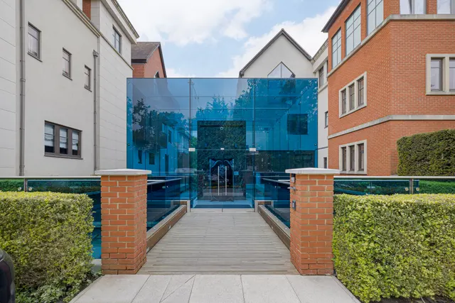 Photo 2 — Allingham Court, The Bishops Avenue, Hampstead, London