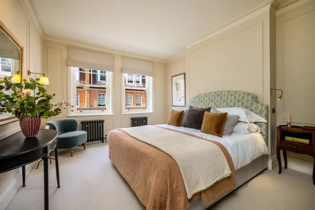 Photo 3 — Cheyne Court, Chelsea, London