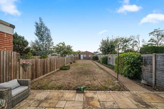 Staines Road West, Ashford, TW15, photo 2