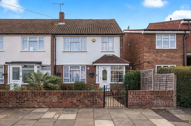 Staines Road West, Ashford, TW15, photo 1
