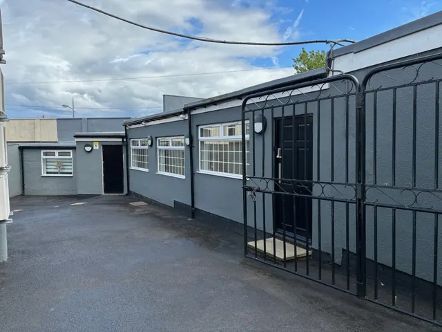 Hall Street, Hoyland, photo 1