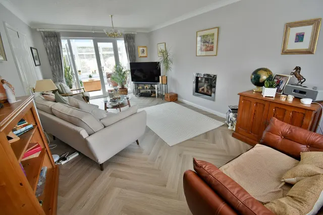Pinewood Road, BH22, photo 3