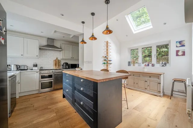 Marley Combe Road, Haslemere, GU27, photo 2