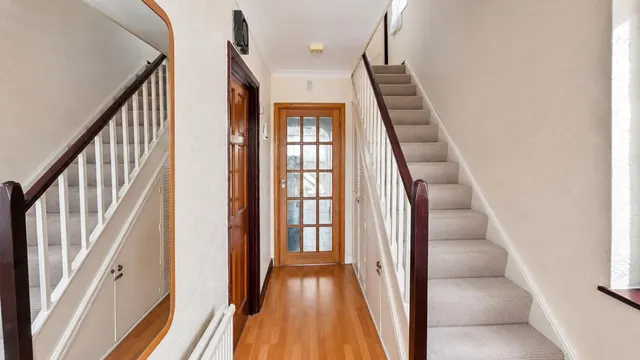 Tudor Drive, Morden, photo 1
