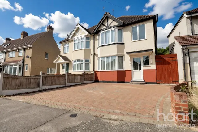 Arundel Road, Harold Wood, RM3, photo 1