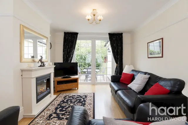 Arundel Road, Harold Wood, RM3, photo 2