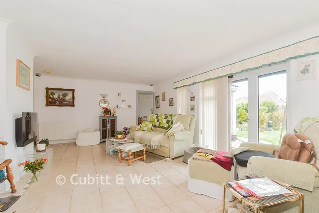 Lavinia Way, East Preston, BN16, photo 3