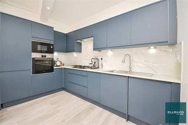 Hendon Lane, Finchley, N3, photo 1
