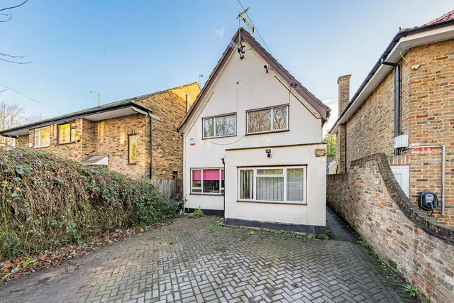 The Avenue, Cowley, UB8, photo 1