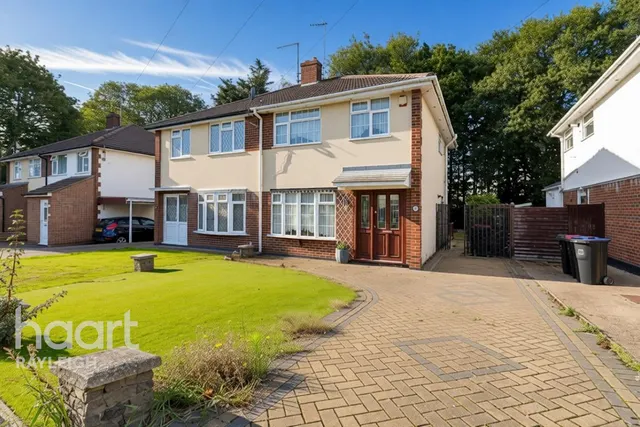 3 bedroom house, Ringwood Drive, Leigh-On-Sea, SS9