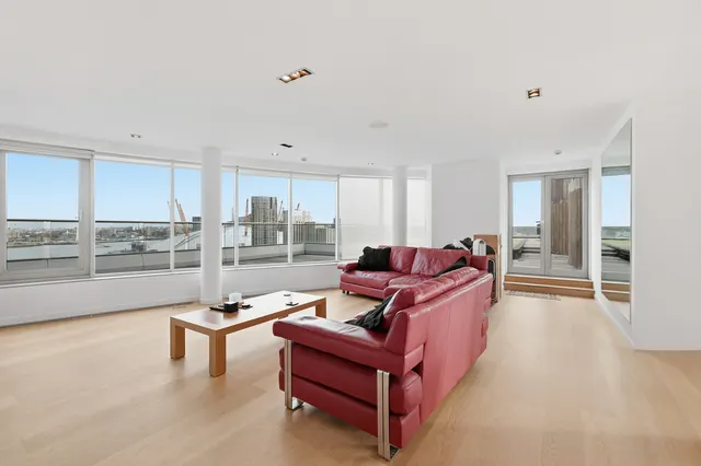 Block C, New Providence Wharf, E14, photo 2