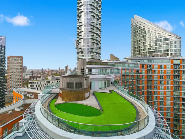 Block C, New Providence Wharf, E14, photo 1