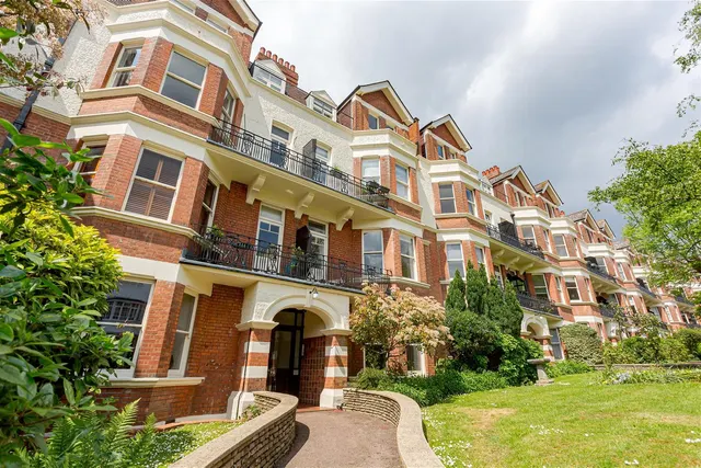 Photo 2 — Honeybourne Road West Hampstead, London NW6 1HJ