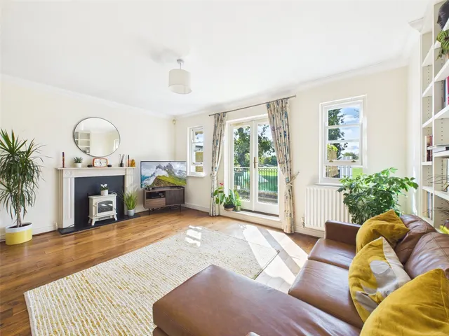 Admiralty Way, Teddington, TW11, photo 3