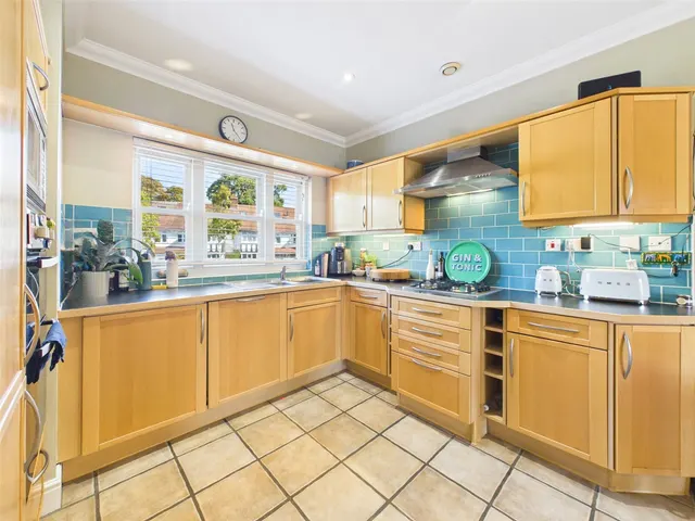 Admiralty Way, Teddington, TW11, photo 2