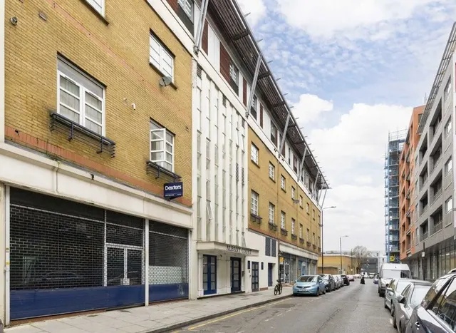 Plumbers Row, Aldgate, E1, photo 1