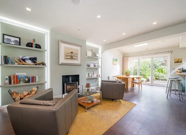 Photo 3 — Tennyson Avenue, Twickenham, TW1