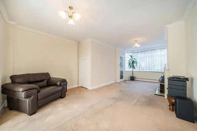 Uxbridge Road, TW13, photo 3