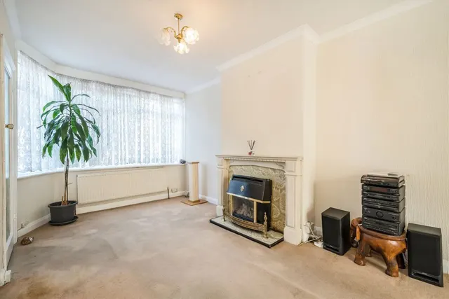 Uxbridge Road, TW13, photo 2